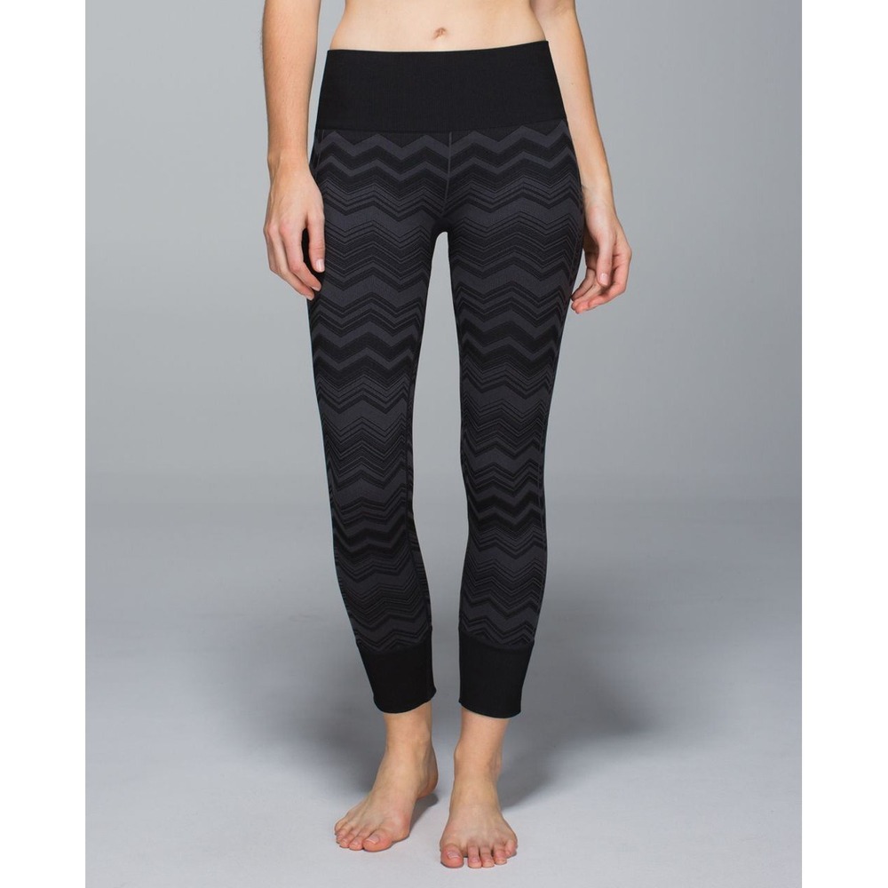 Lululemon Ebb To Street Black Gray Chevron Seamless High Waist‎ Crop Leggings 6